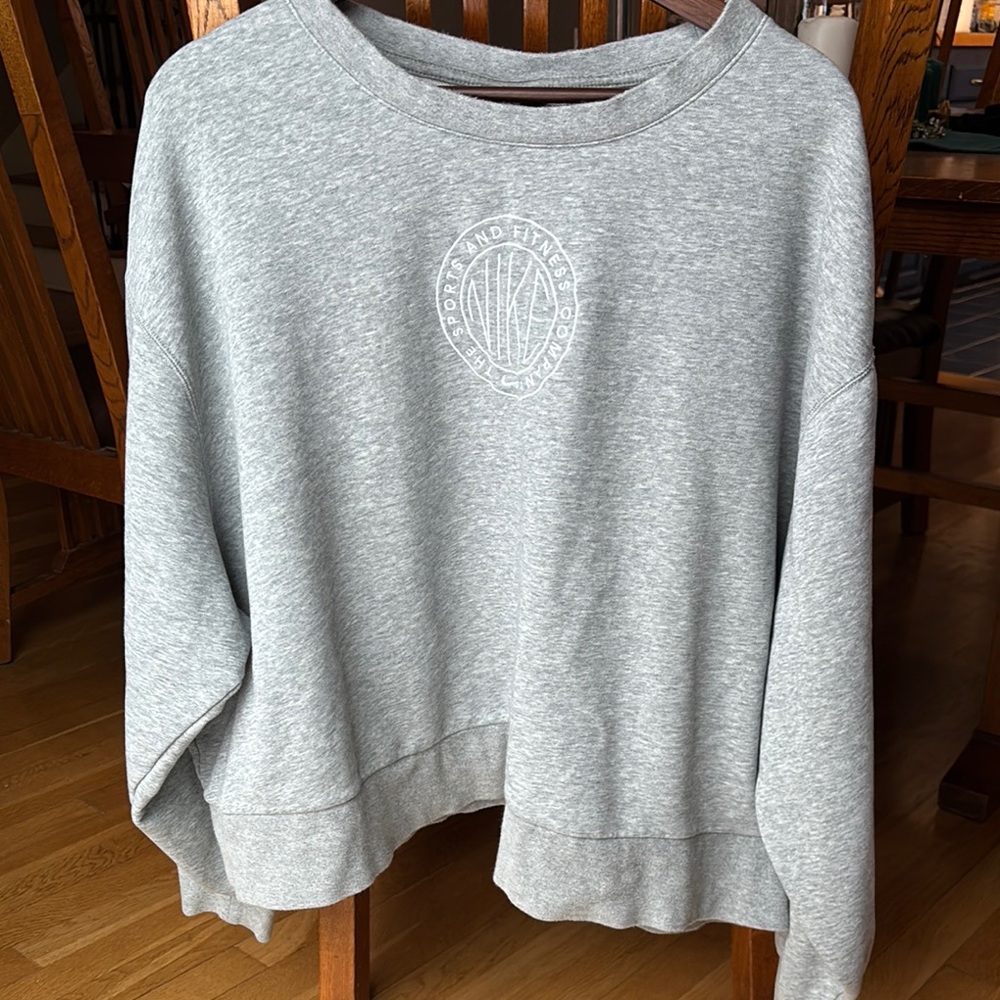 Soft gray Nike slouchy sweatshirt - women’s XXL